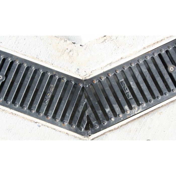 https://www.drainageconnect.com/media/catalog/product/cache/0eeb318db6ecd6e831ab48d5ceea2e5b/d/u/dura_slope_iron-grate-angle-installation_1.jpg